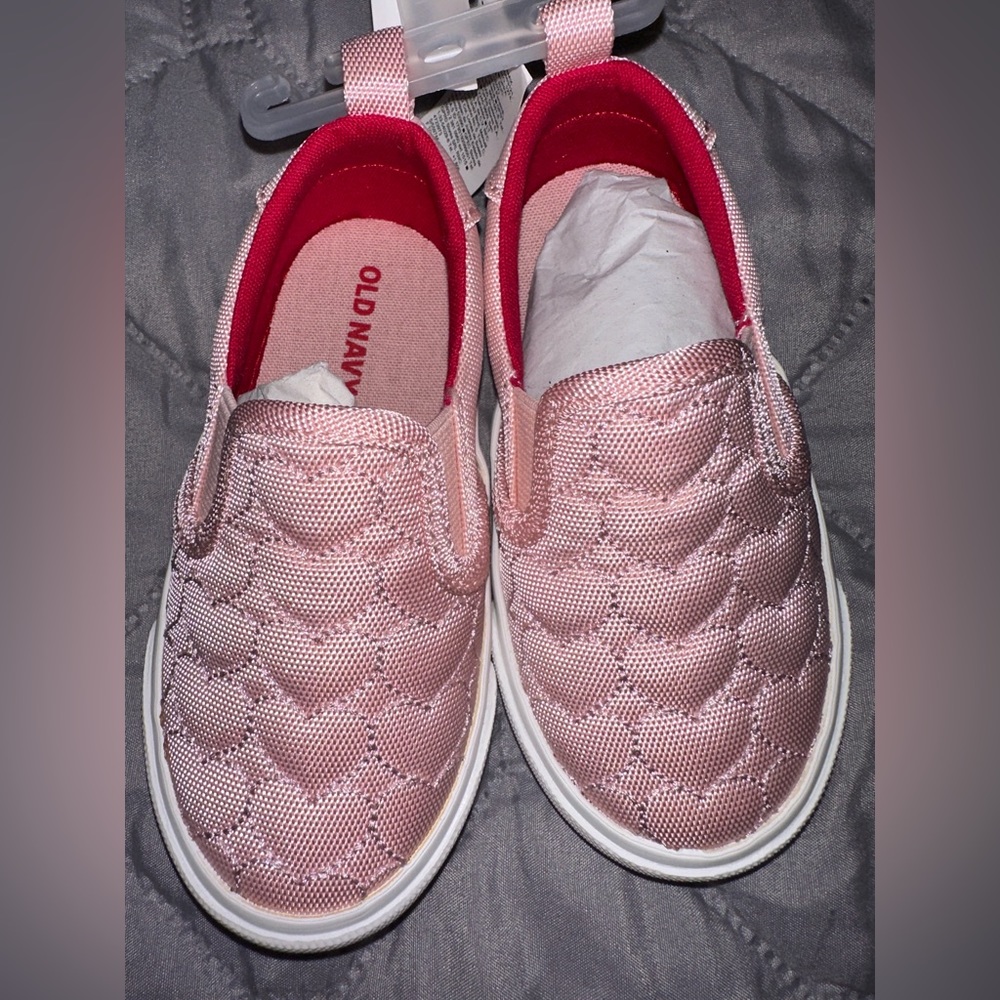 OLD NAVY-Textured Hearts Slip-On Sneakers for Toddler Girls Size 6